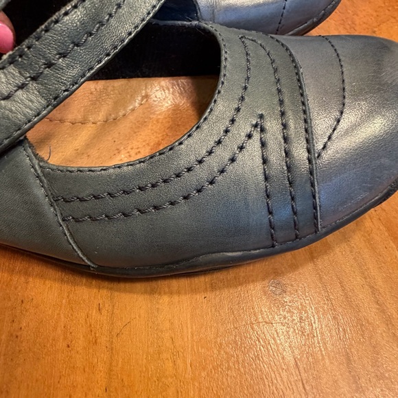Clarks Artisan Kessa Agnes Leather Velcro Mary Jane Flats Size 7 (EUC) - Picture 15 of 15